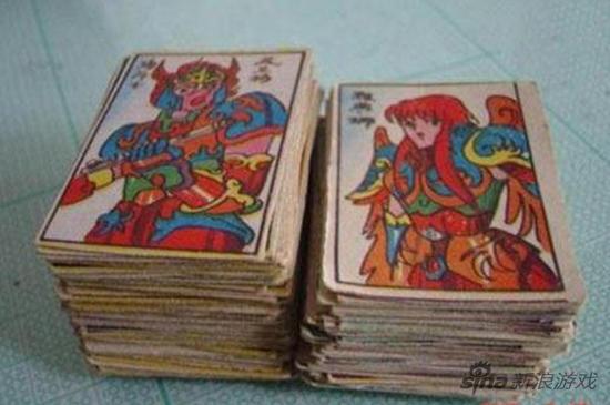 还会收集一些圣斗士的卡片