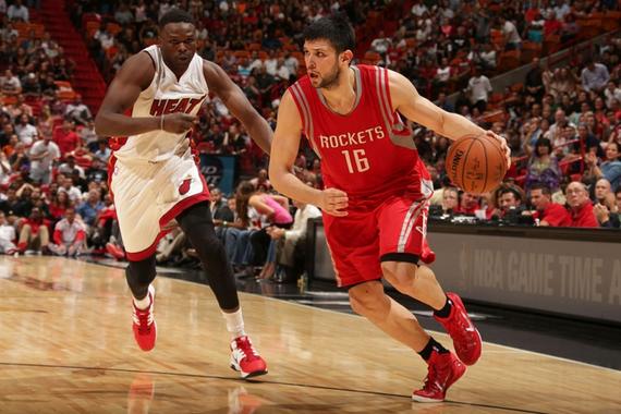 掘金裁掉1人重签火箭旧将 帕帕4个月内二进宫