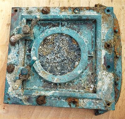 证据一：舰体结构