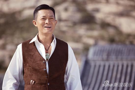 杨志刚造型变帅