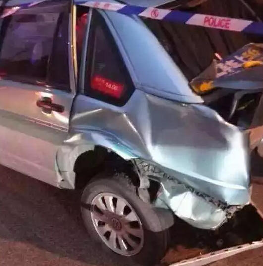 上海小轿车连撞多人 已致2死8伤