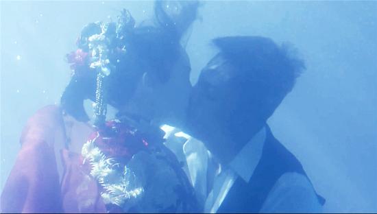 杨子杨志刚水中吻戏