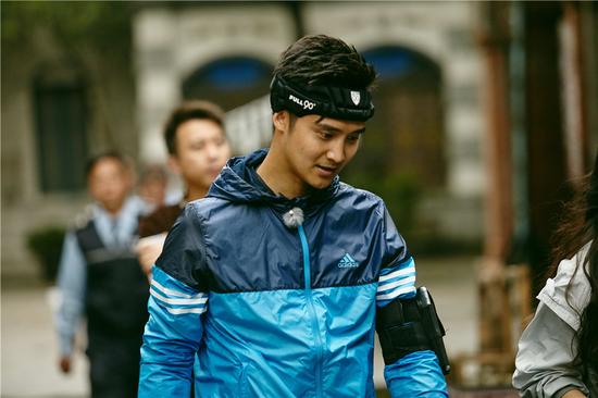 逛街还蹭喝加速田亮无惧猎人忙唠嗑