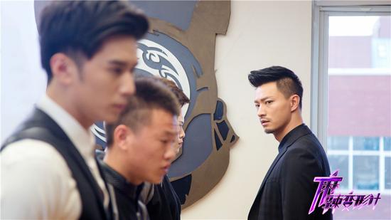 《花千骨》乱入《麻辣》马可阮伟旌相拥