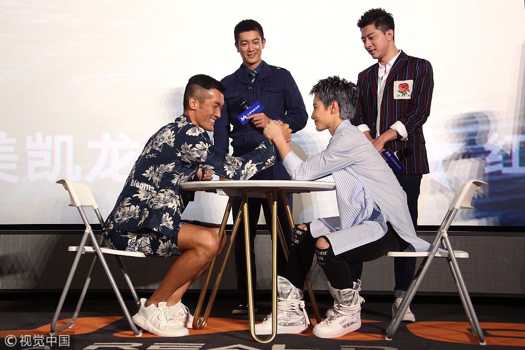 杜江《暹罗决》观影秀魔性泰语 蒋璐霞与王雨甜扳手腕不输阵