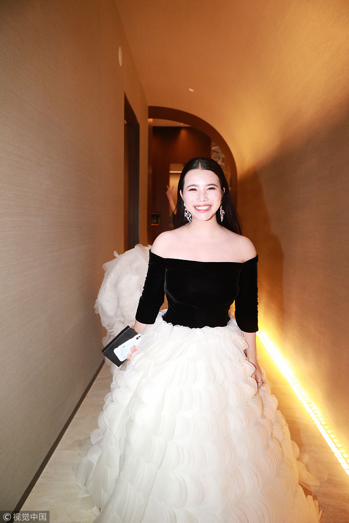 余晚晚现身met gala盛典大气优雅    成met gala委员会最年轻华人成员