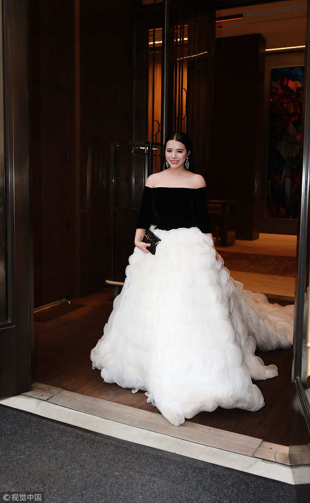 余晚晚现身met gala盛典大气优雅    成met gala委员会最年轻华人成员