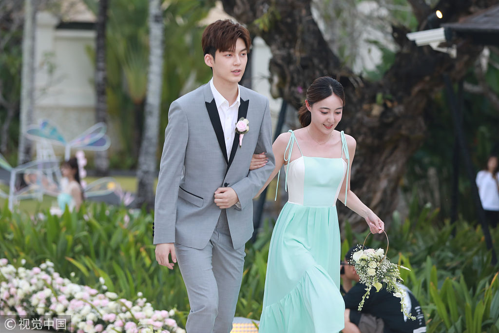 付辛博颖儿婚礼伴郎伴娘团看点也很多郭碧婷挽手马可像演偶像剧