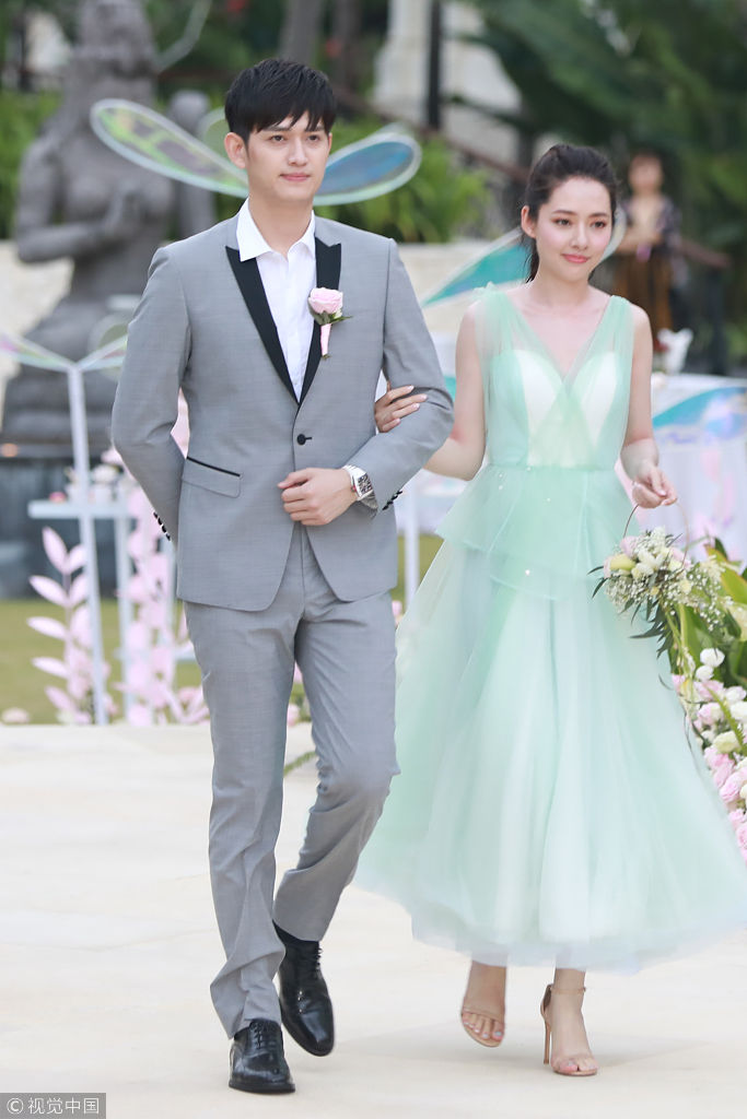 付辛博颖儿婚礼伴郎伴娘团看点也很多郭碧婷挽手马可像演偶像剧