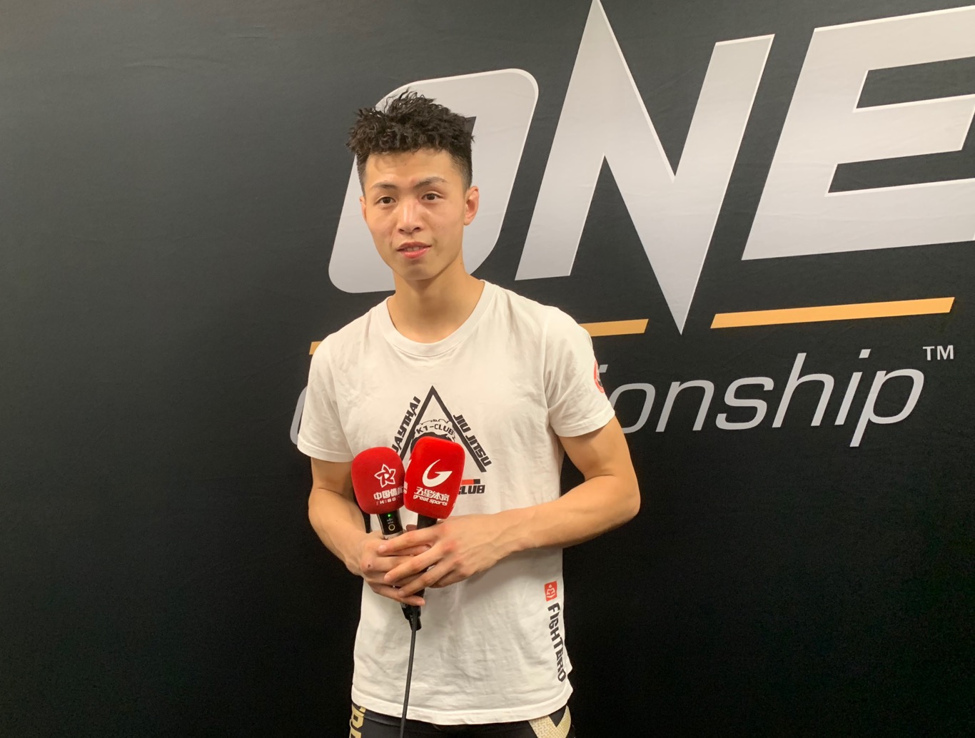 one冠军赛谢彬首回合绞晕对手,计划3年内冲击金腰带