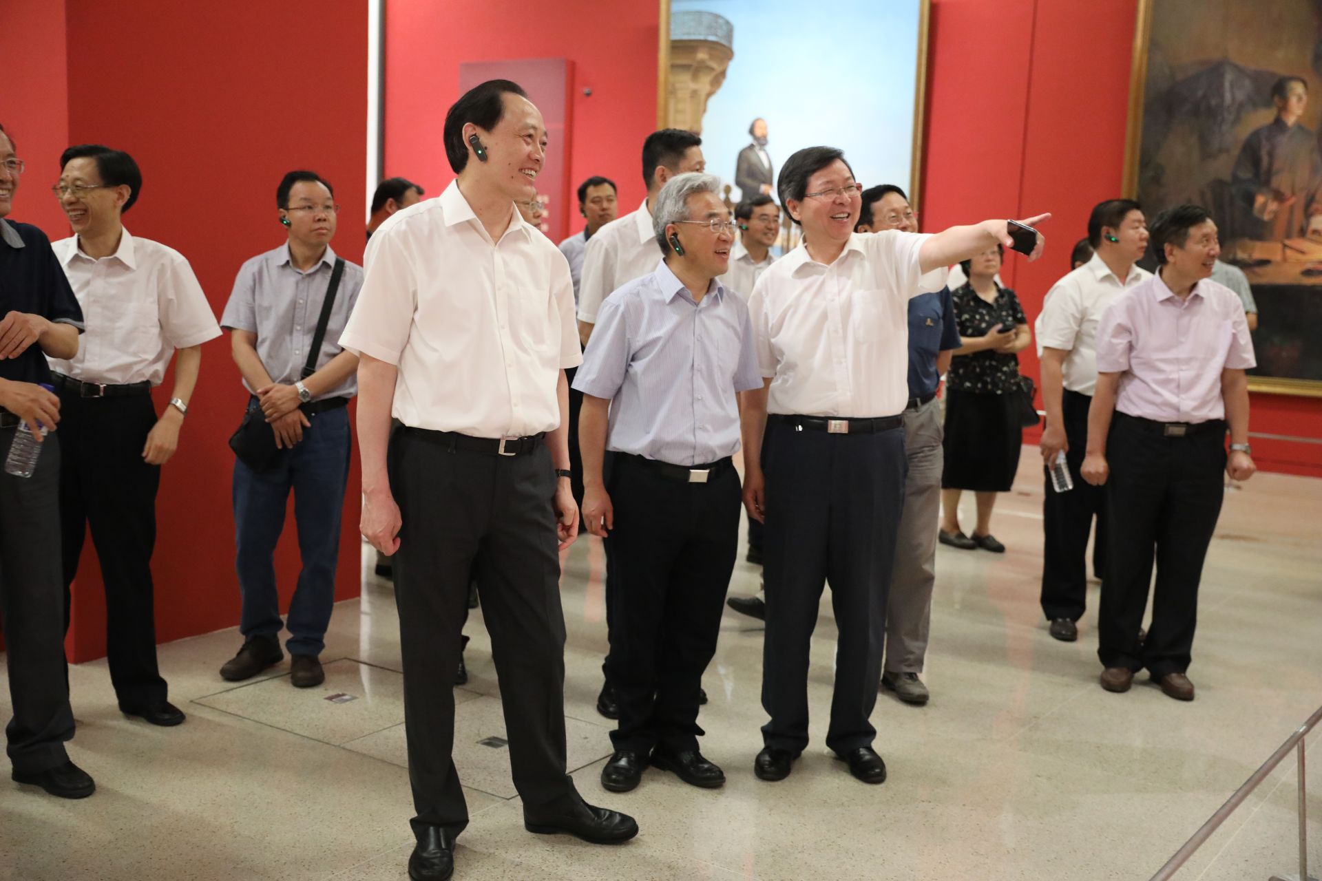 农村部领导干部参观"真理的力量——纪念 马克思诞辰200周年主题展览"