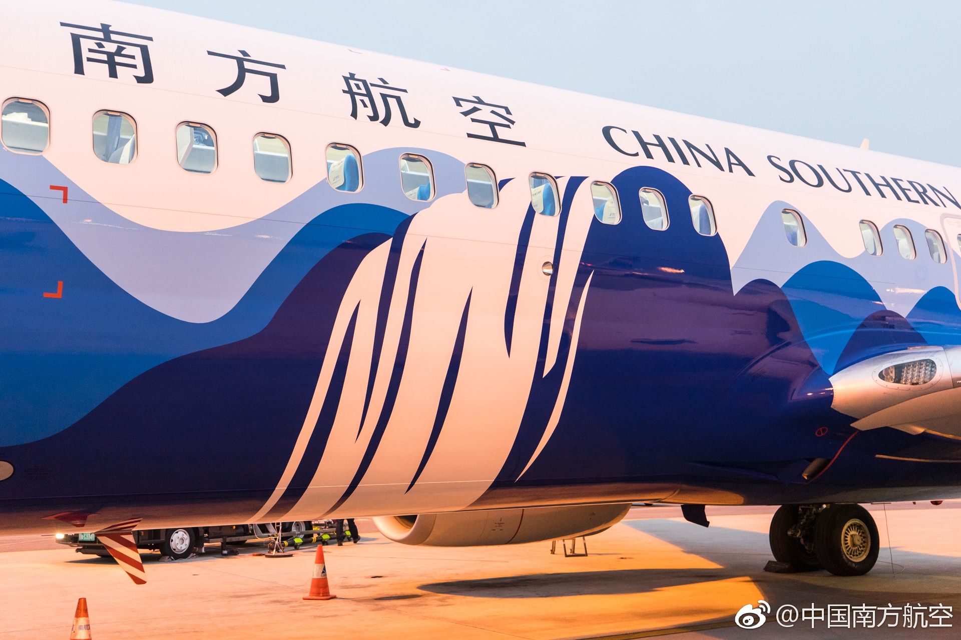 南航贵州号飞抵广州将执飞枢纽机场航班