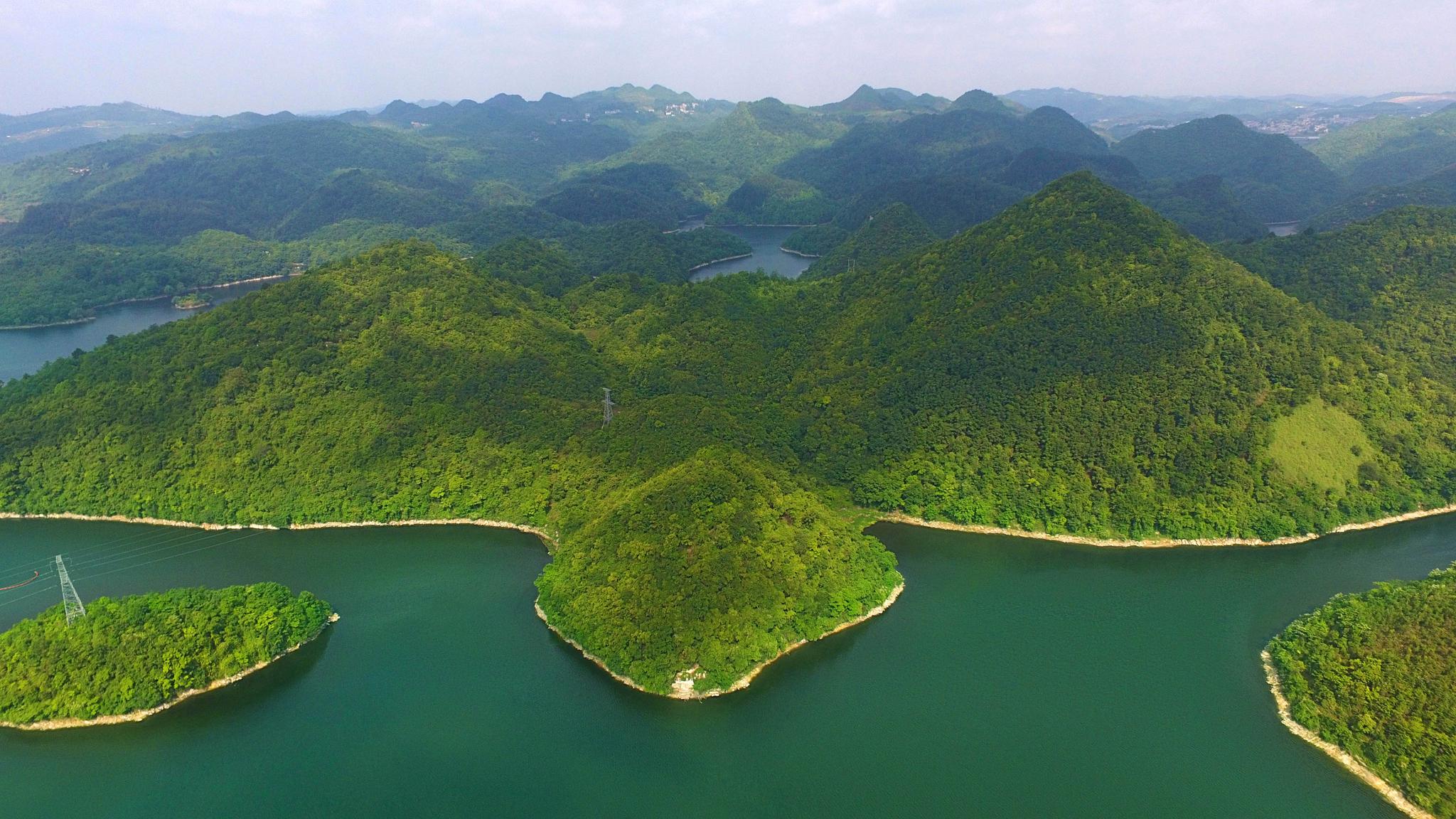 贵阳:阿哈湖美景入画来