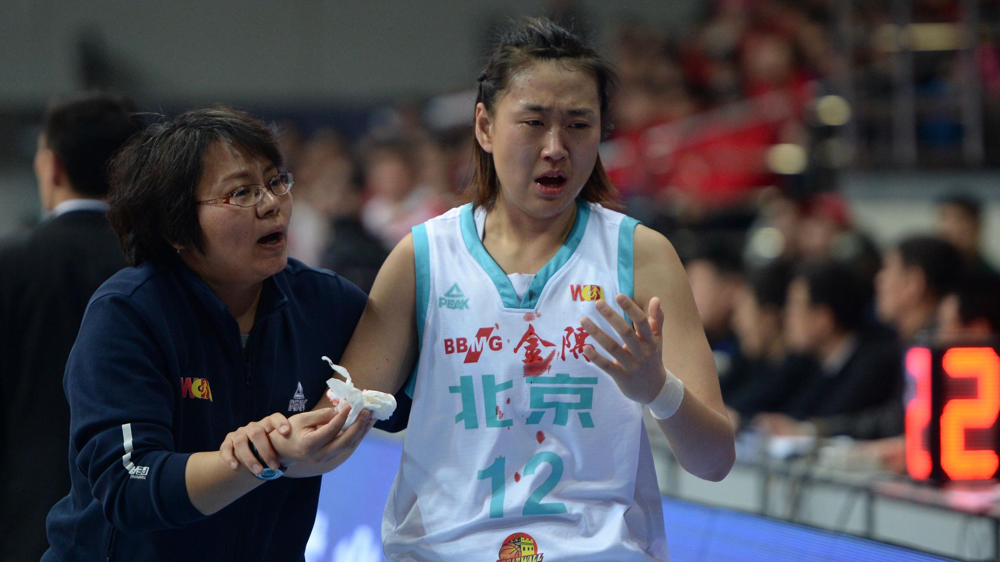 高颂接受多处面部手术预计缺席女篮半决赛