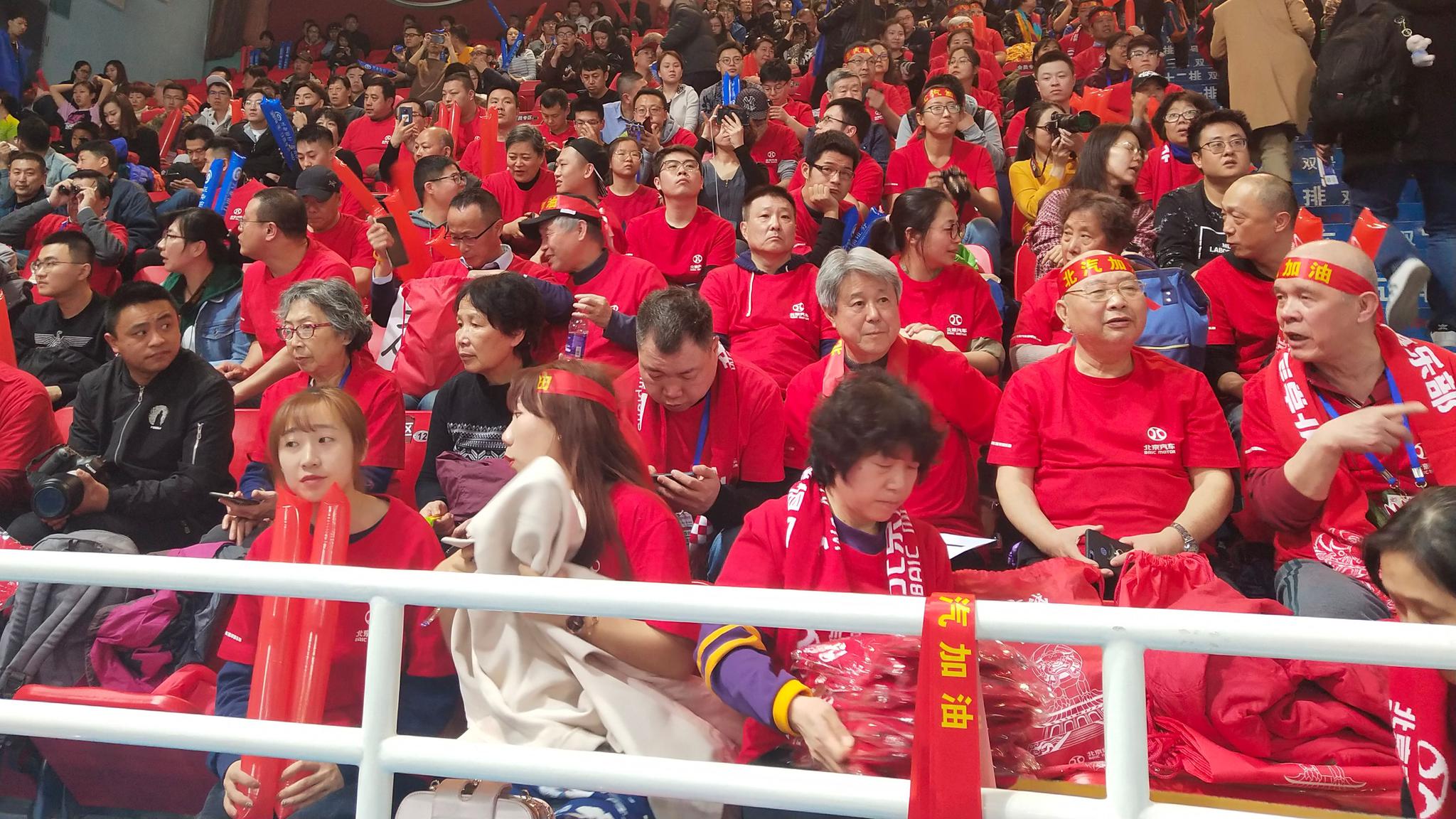 女排决赛 京津大战 一票难求,现场成为红色海洋