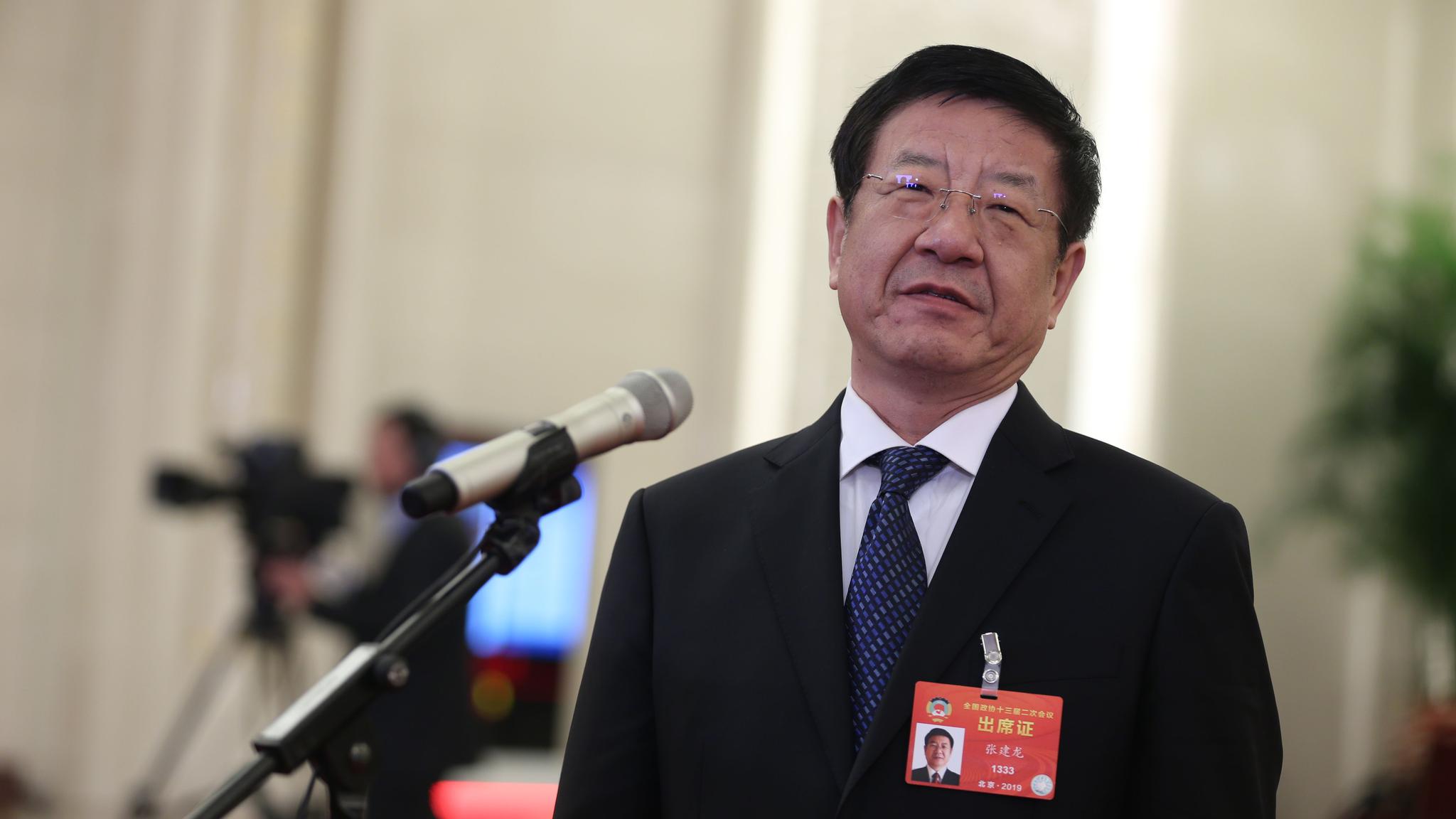 国家林业和草原局局长张建龙接受采访.