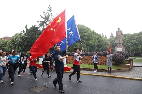 "星辰有行·旦心如故"复旦大学举行113周年校庆升旗仪式