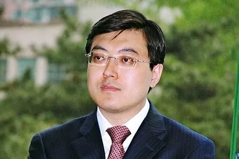 图片来自视觉中国 g             ↓ 伊利创始人否认与"潘刚失联案"