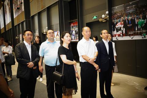 中国国际文化传播中心领导考察昆仑鸿星|昆仑|冰球|俱乐部_新浪新闻