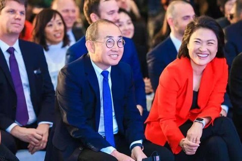 双面潘石屹跑路风波后出现为项目站台一边看涨写字楼一边甩卖