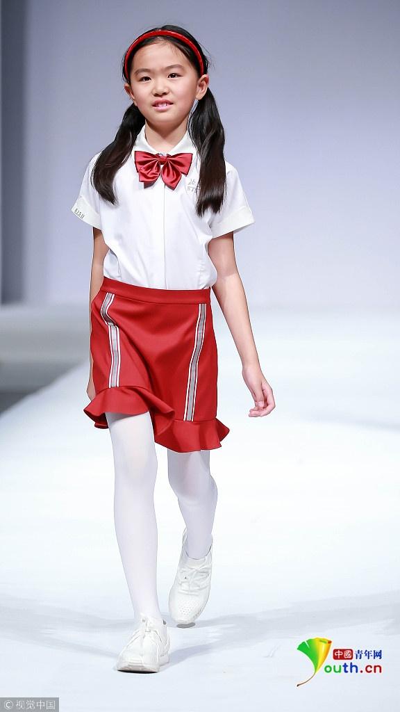 北京中小学校服走秀 你pick哪一款