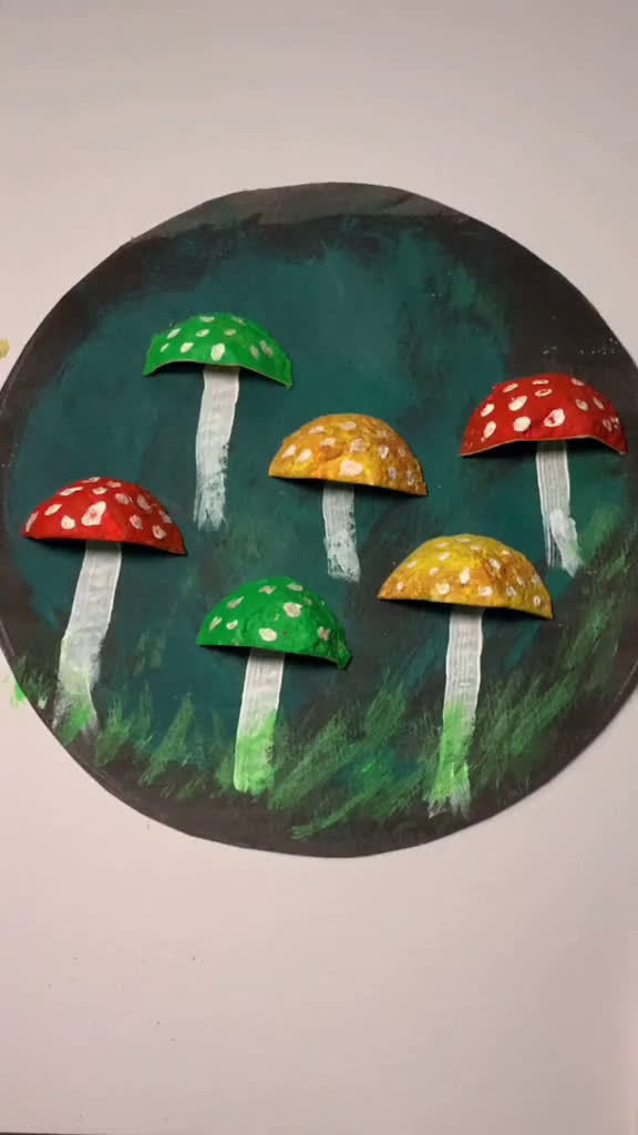 变废为宝,蛋托制作的小蘑菇.