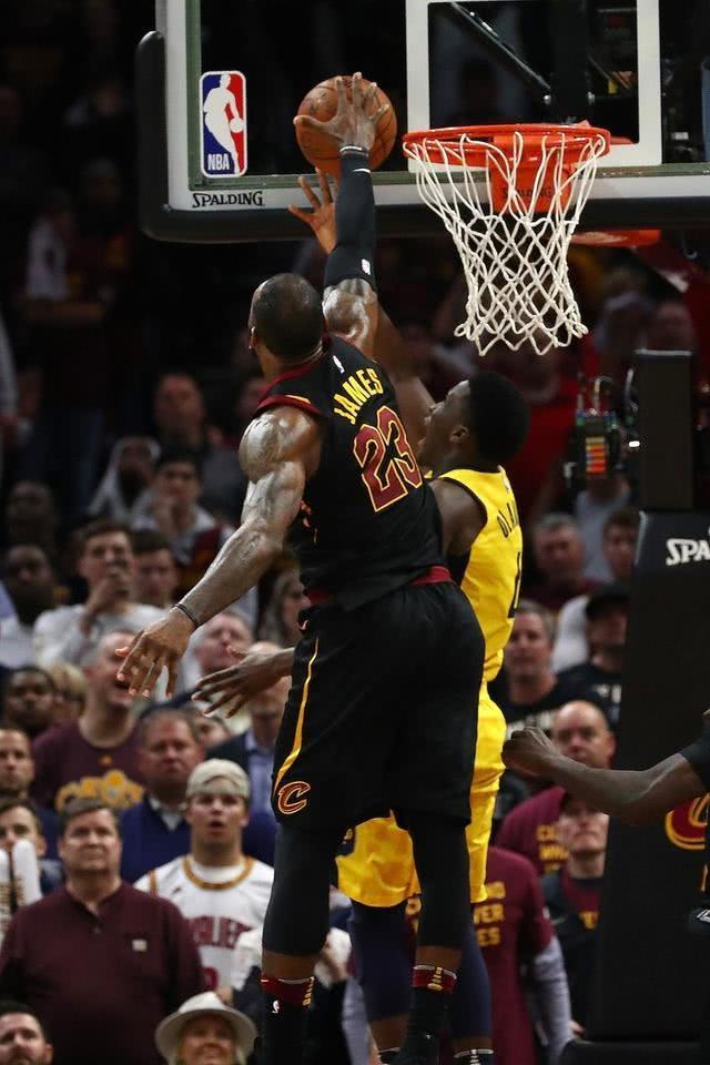 nba官方:詹姆斯盖帽已经是干扰球!