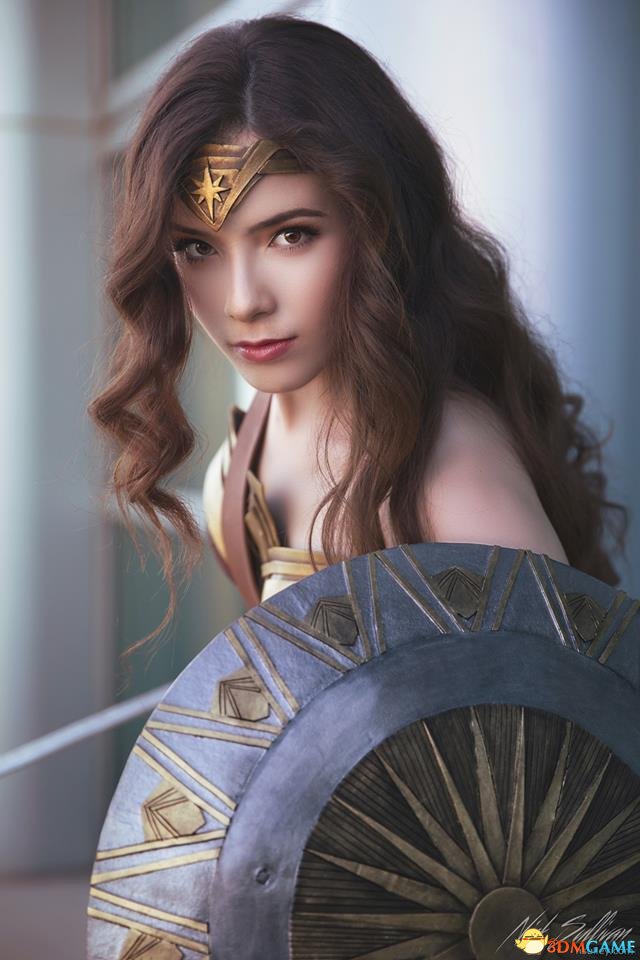 国外美女cos神奇女侠图欣赏 眼神犀利颜值爆表