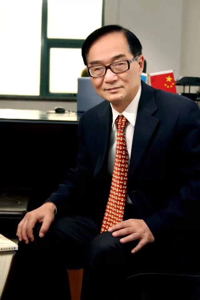 冯敏教授:80岁"小伙"自驾6日穿越塔克拉玛干沙漠