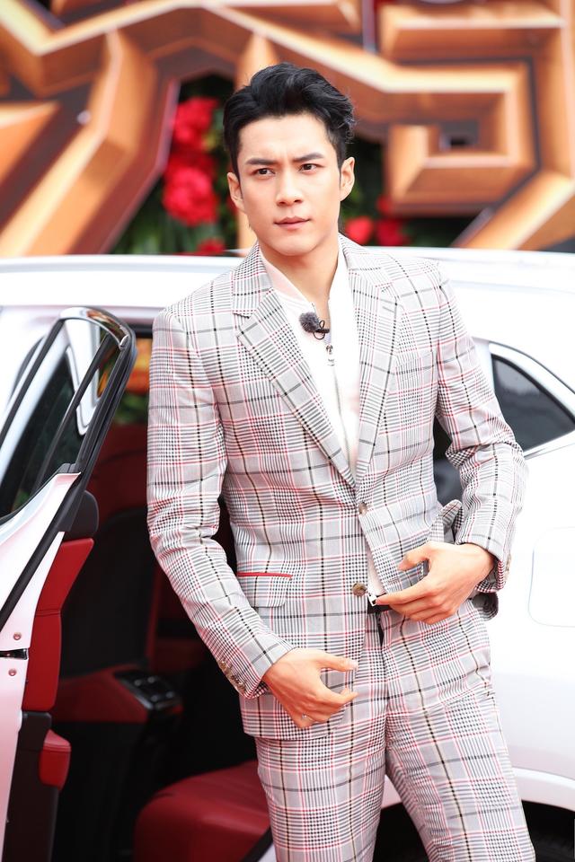 《跨界歌王》红毯秀 众歌手争"歌王"桂冠|跨界歌王|韩东君|歌王_新浪