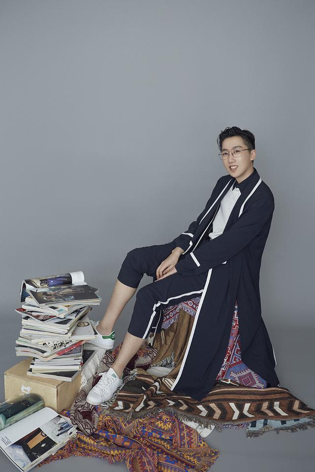 于水歌曝治愈系写真帅气解锁萌宠杀