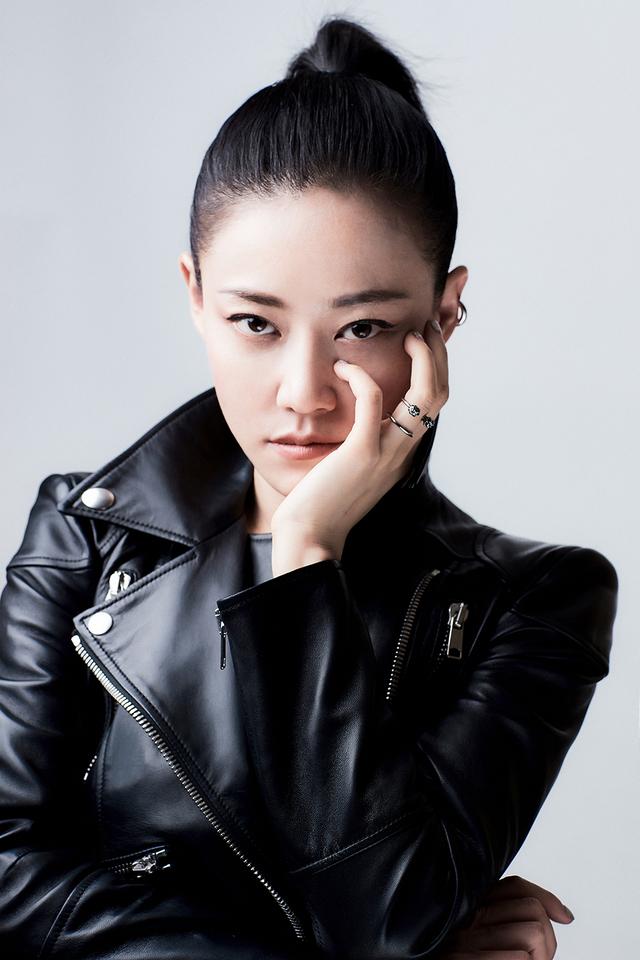 谭卓皮衣马尾硬核助阵自曝是资深科幻迷