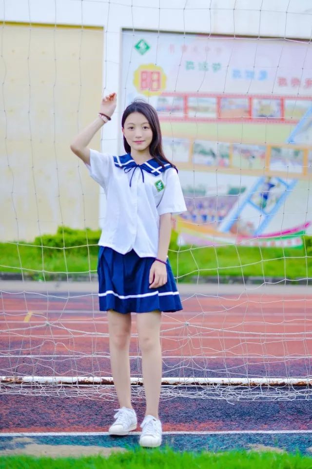 终于提出要改校服了!有图有真相,原来肇庆的校服……