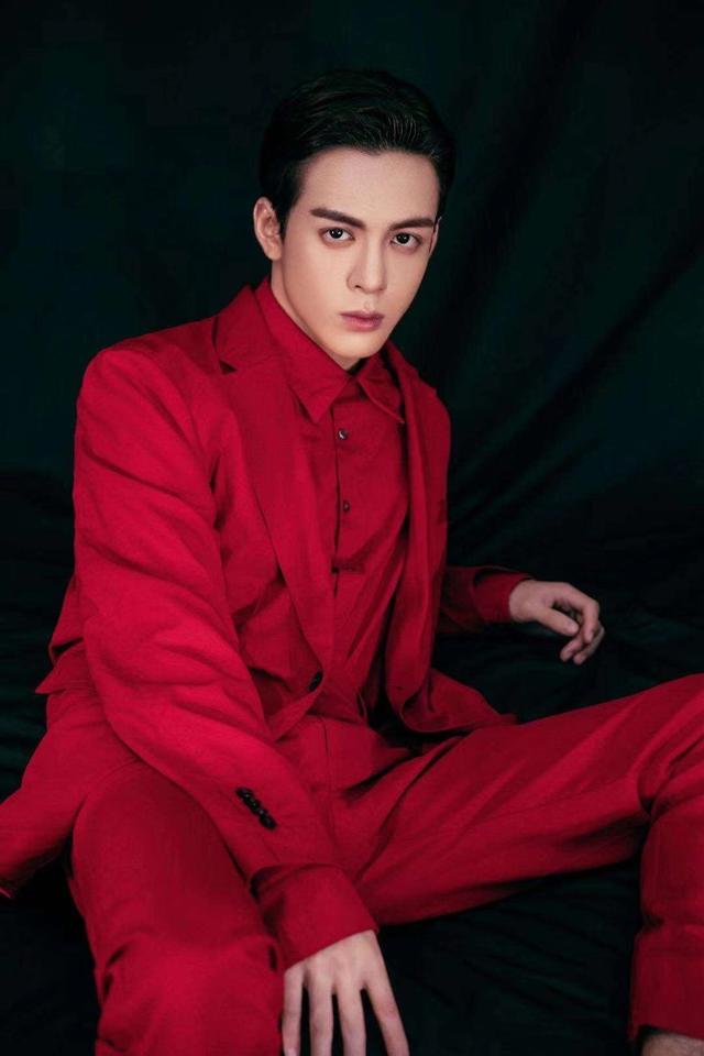 新年怎么能少一套红西装曾舜晞亲自演绎红西装搭配