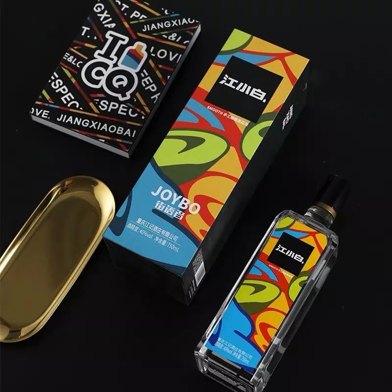 茅台帆布鞋，榴莲洗发水，还有白酒味儿的雪碧？ 这波跨界也太让人上头了叭！