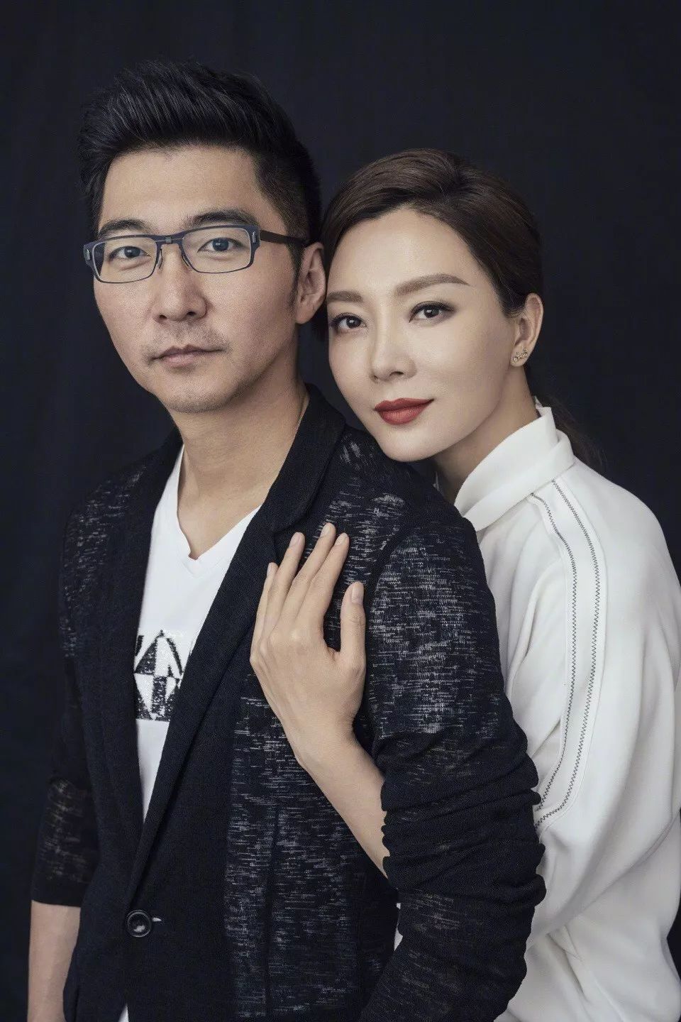 44岁董卿和41岁陈数同台,知性与优雅是岁月带不走的光芒