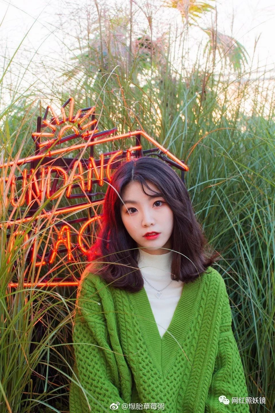 papi酱斥巨资捧到1000w粉的96年网红,emmm.