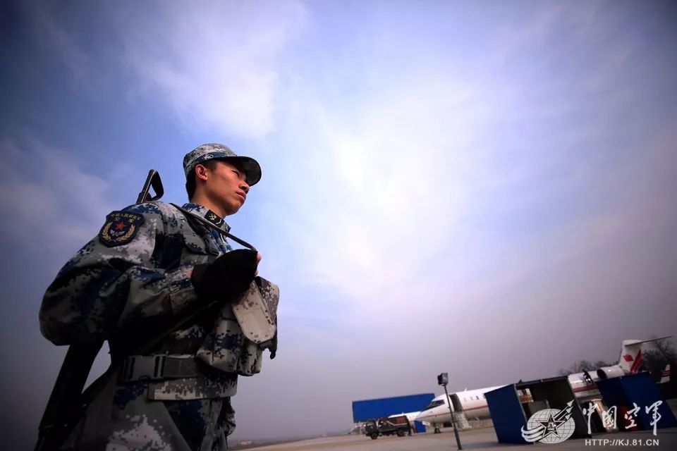 拼到感动自己!原来你是这样的"95后"班长