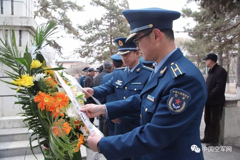 清明祭 | 烈士墓前,87岁老教员上了一堂特殊教育课|空军|航校|先烈