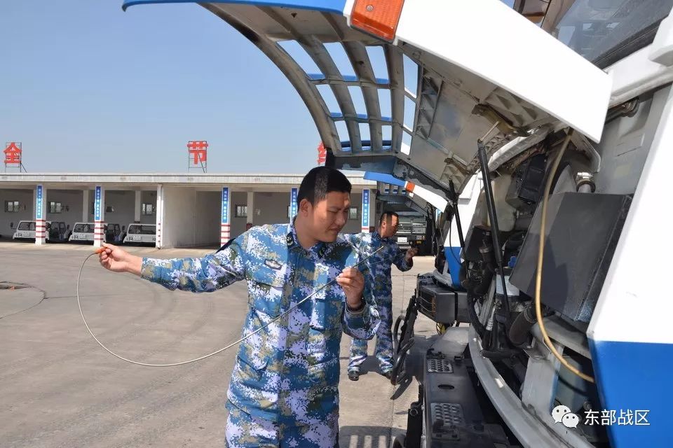 像维护飞机一样维护车辆!海军航空兵某场站组织换季保养