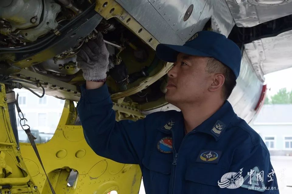 看完你会懂得他们为什么被称为"瑰宝"|空军|机械|李小明_新浪军事