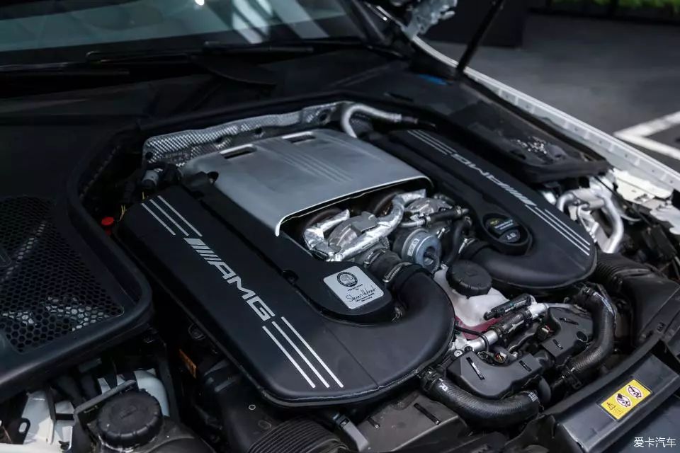 v8发动机,650牛米,暴躁的奔驰c63 coupe amg你喜欢吗?