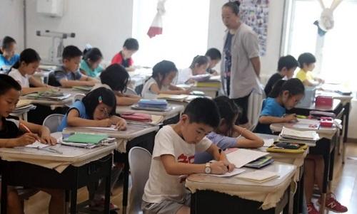 教育支出在中国家庭预算中占据越来越高的比例。图为中国孩子在上课。（香港《南华早报》网站）