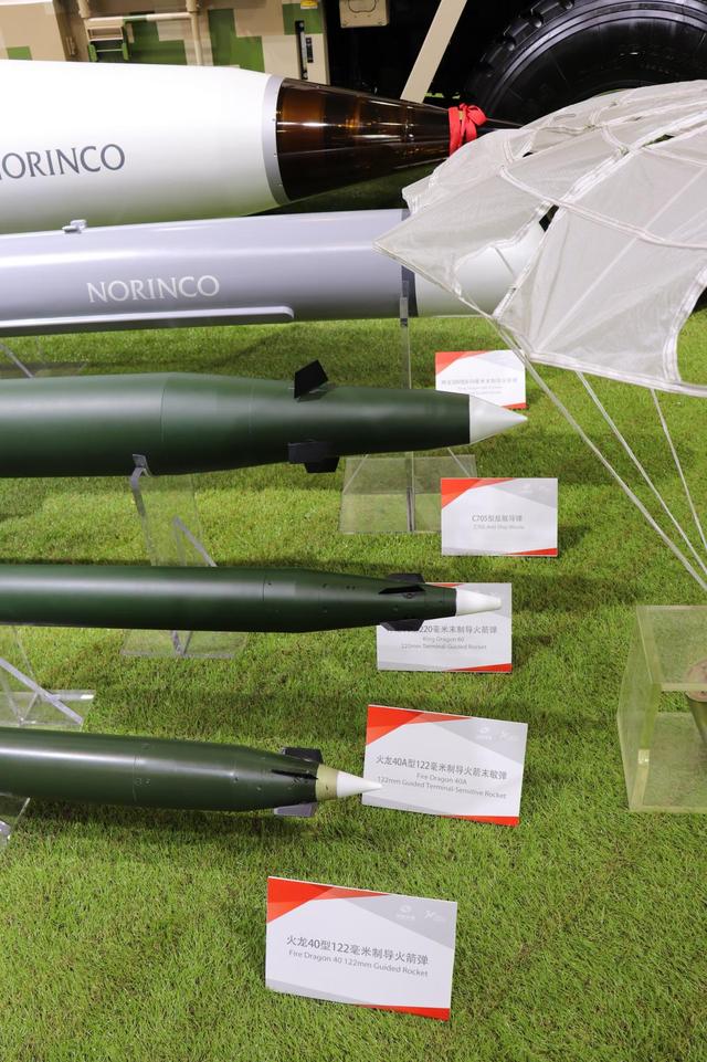 所配用的弹药里"杀手锏"级别的存在,其虽然在展板上写着末制导火箭弹