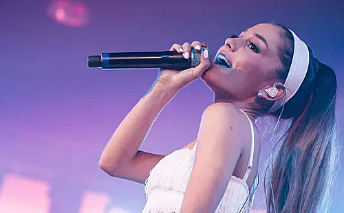 安娜·格兰德等拉丁和非裔美国流行明星在"过去12个月中播放量最多,最