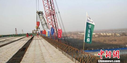 2018年12月29日,北京大兴国际机场高速公路全线贯通,展望明年6月具备通车条件。 北京市交通委供图