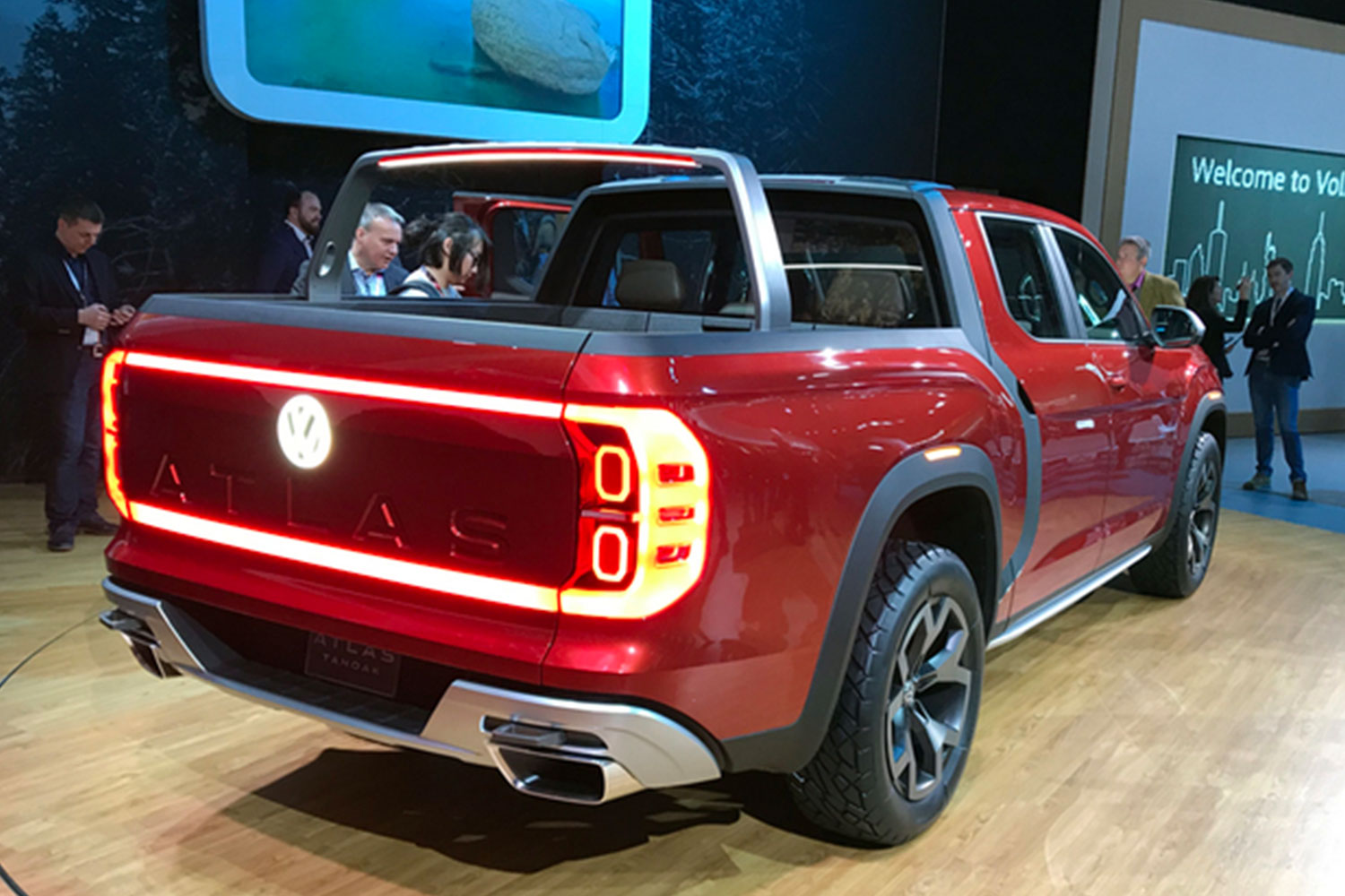 大众全新皮卡概念车亮相纽约车展 造型前卫