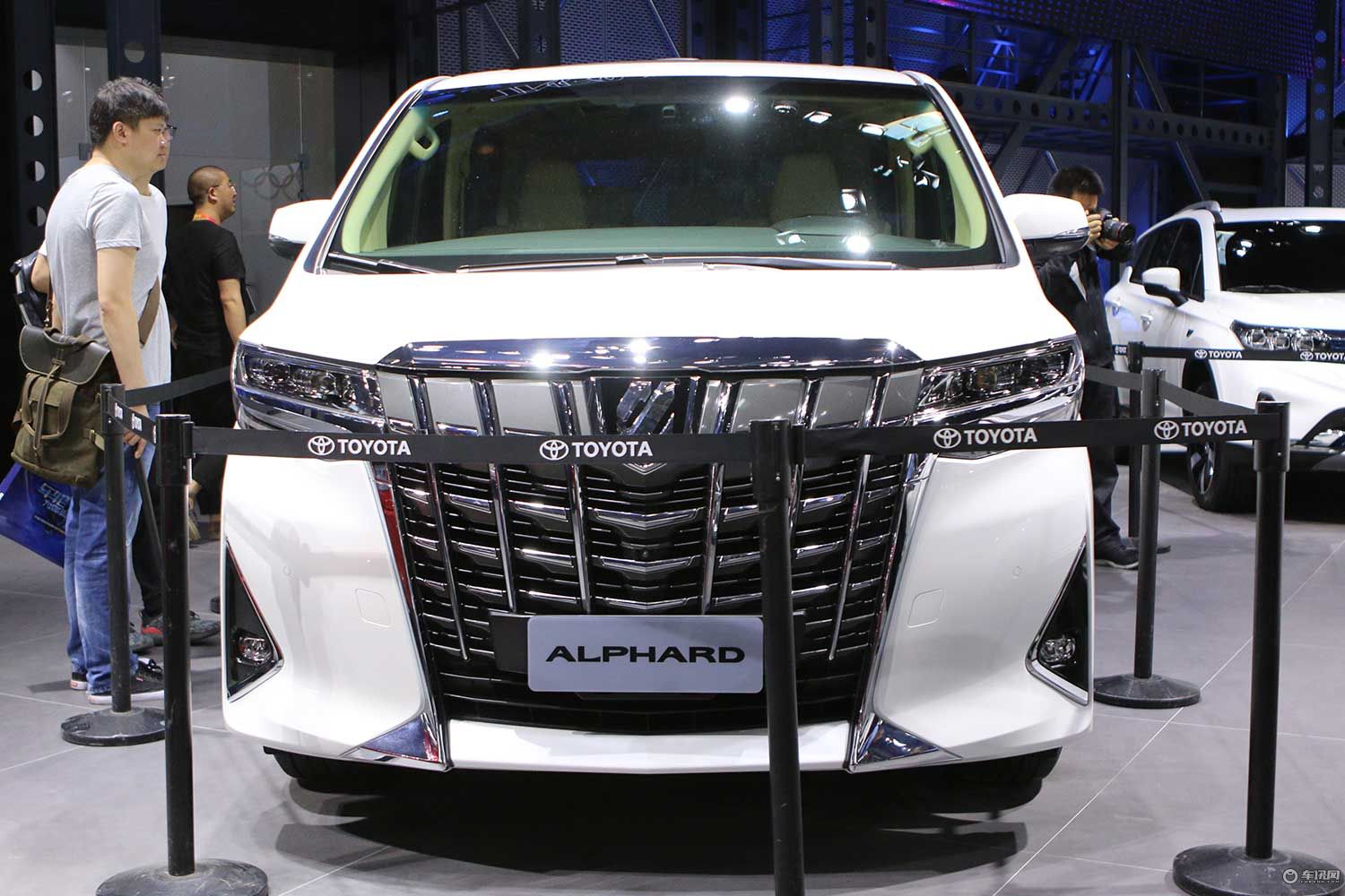 2018北京车展:神车埃尔法新款正式亮相