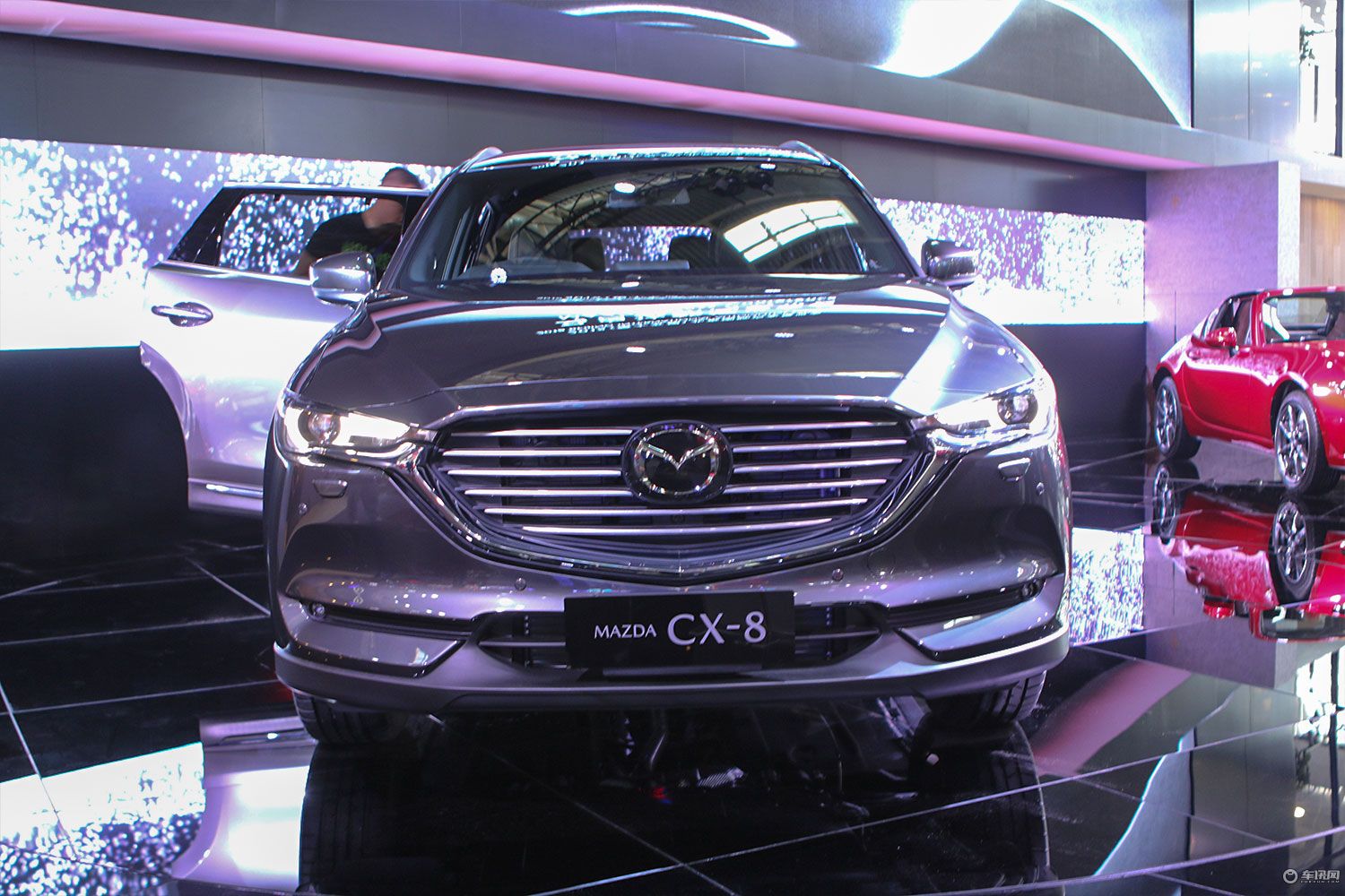 2018北京车展:马自达cx-8外观实拍