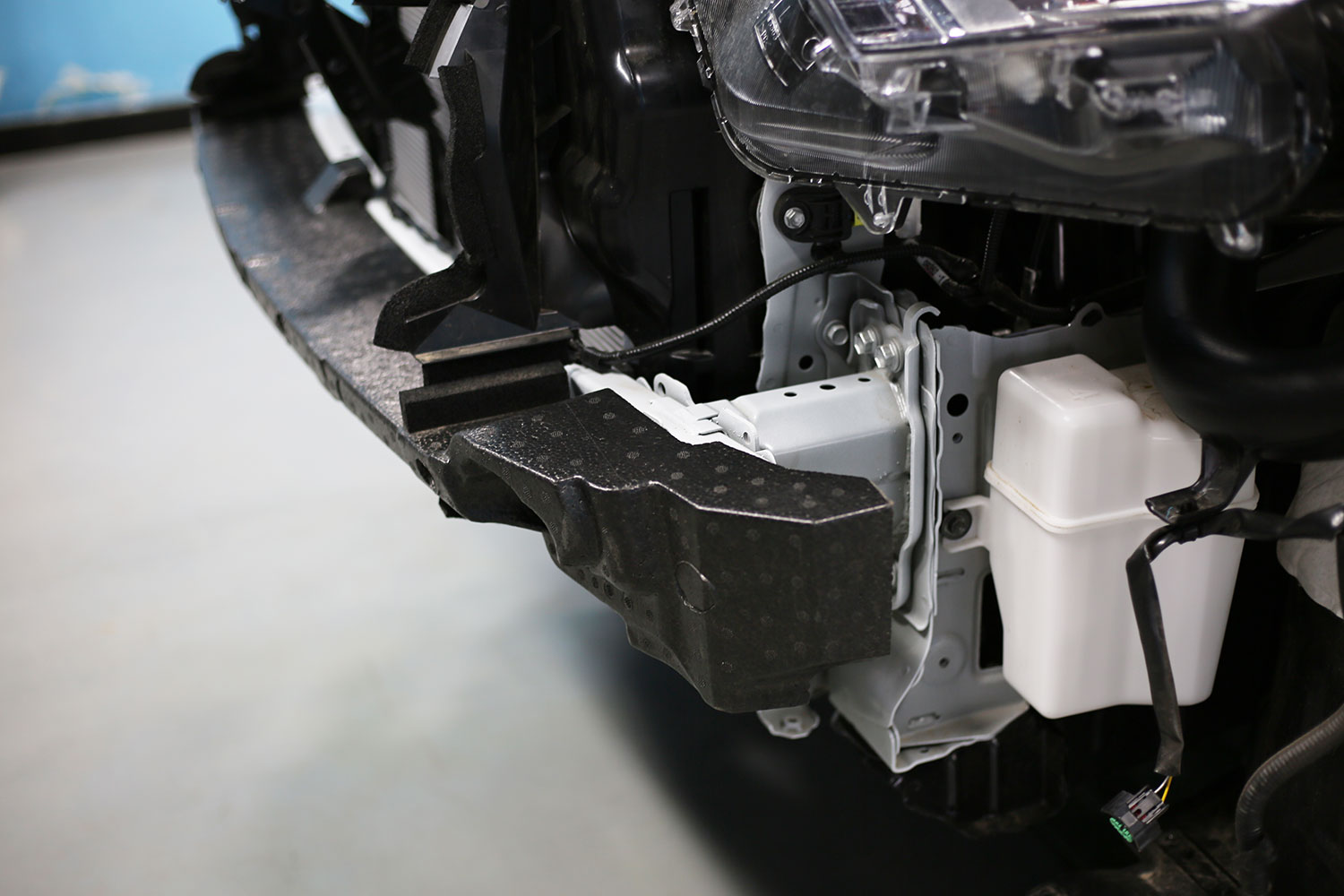 一汽丰田rav4荣放拆解见证多方面安全防护细致到位